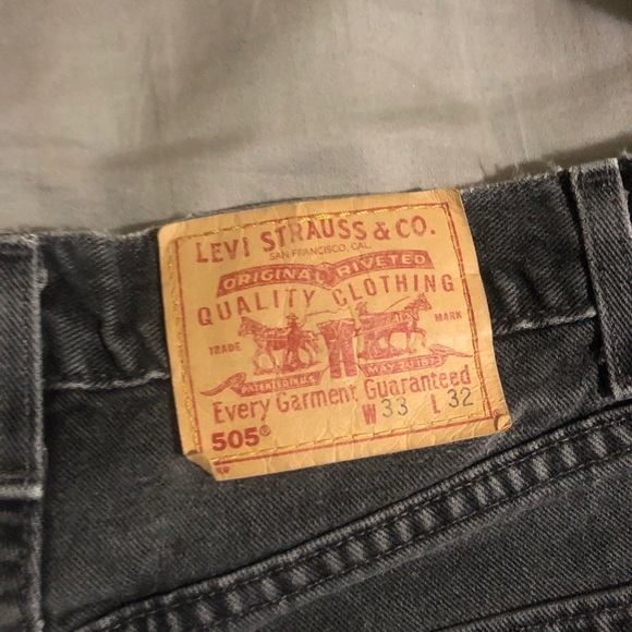 High waisted black Levi’s - Picture 3 of 3